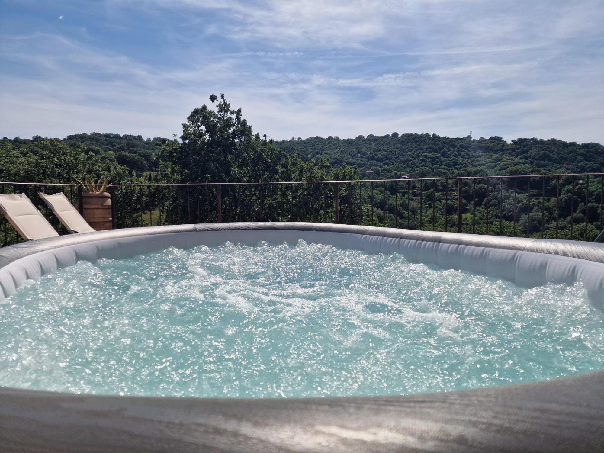 Agriturismo Castello Delle Fornaci - Private Jacuzzi アルチドッソ エクステリア 写真
